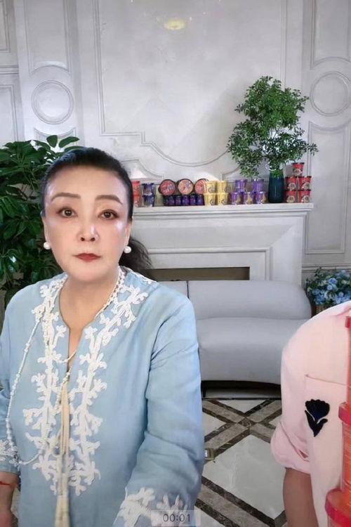 粉丝请张兰吃瓜,一场别开生面的“吃瓜”盛宴