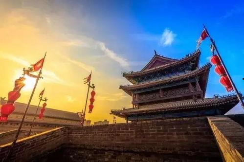 西安城墙吃瓜群众,见证历史，瓜香四溢的市井风情